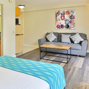 View With Pool Access In Aloha Surf! Apartment