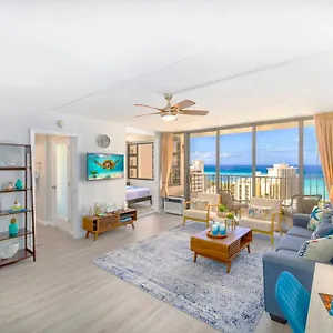 Waikiki Upscale 1 Bedroom - Ocean Views - Parking Apartment